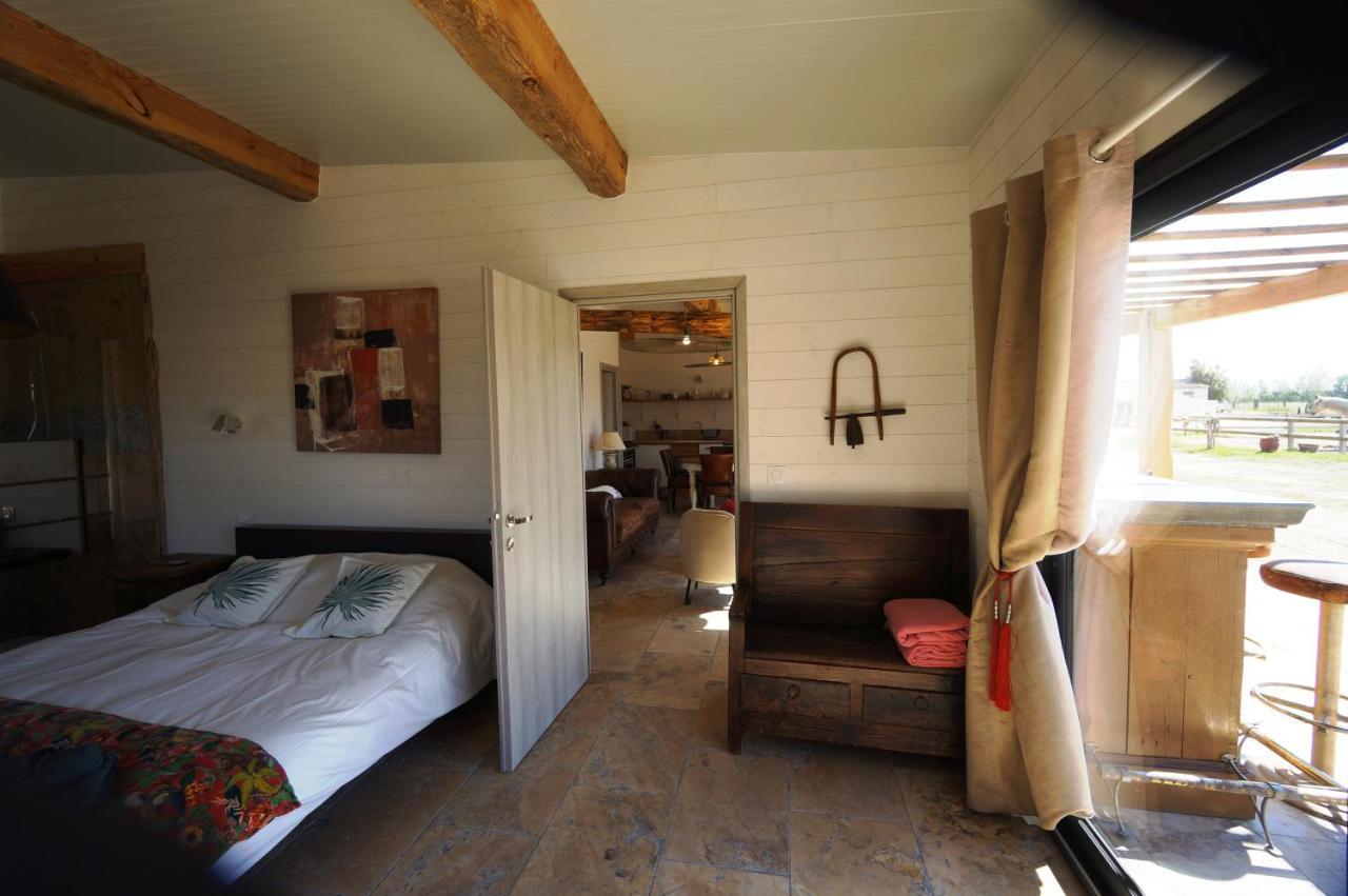 Gites Equestres Lou Caloun - Les Saintes Maries De La Mer ภายนอก รูปภาพ